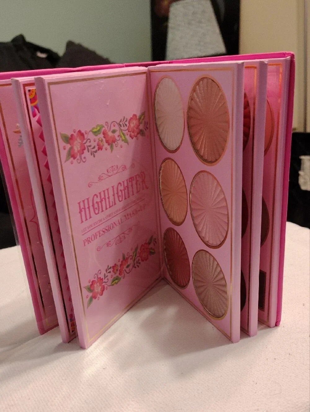 Girabella Pink Frida Kahlo 5-in-1 Makeup Kit Book